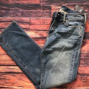 Abercrombie & Fitch Straight Fit medium wash men’s jeans, 30 x 32 NWT